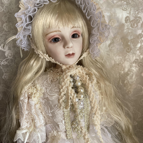 創作球体関節ビスクドール人形 薄いブルーアイの白いアンティーク調