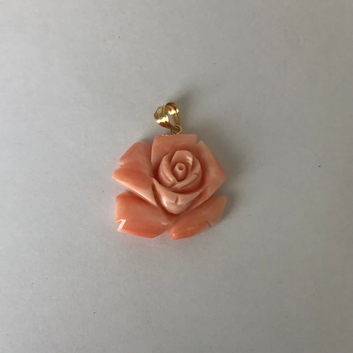 もも色珊瑚の＊薔薇＊彫刻ペンダント トップK18 R40807 ペンダント