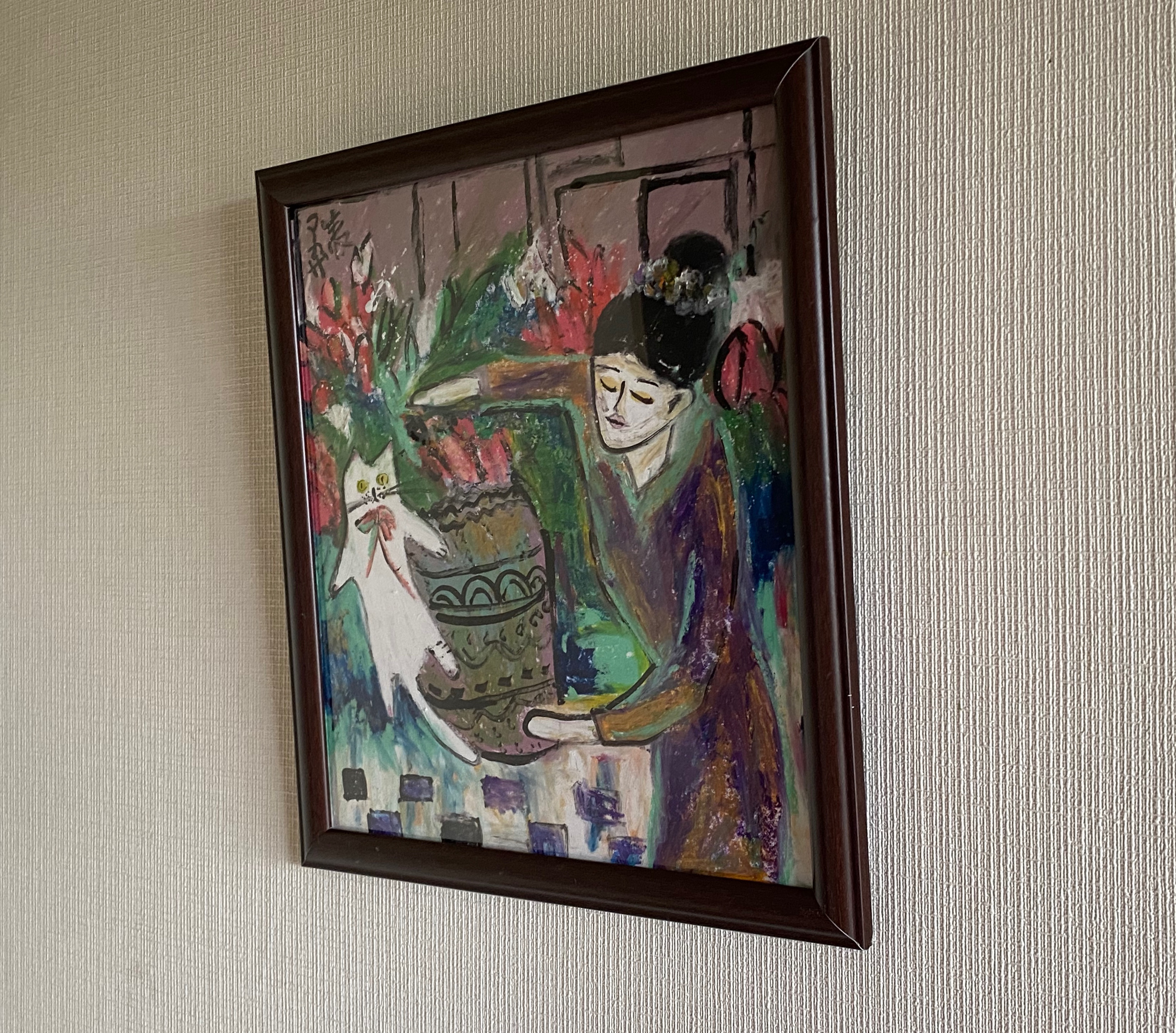 絵画 。壁掛け絵【部屋の中で花瓶を片付ける少女とかわいい白猫ちゃん