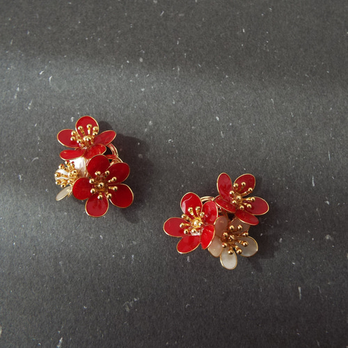 nobility】紅白梅のマニキュアフラワーイヤーアクセサリー イヤリング