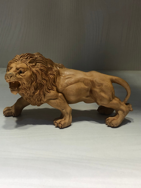 獅子と亀の木製彫刻 獅子と亀の木製彫刻