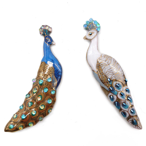 孔雀(白)の七宝焼ブローチ【受注制作】 ブローチ アンクル・ゼット