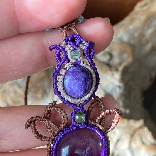 クリア×ミルキーな紫♢High-Dome アメジストとチャロアイト マクラメ