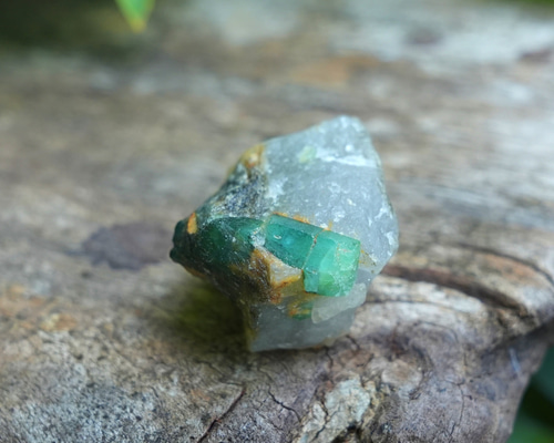 大きな四角☆エメラルド原石s705 天然石 Funky garuda 天然石＊ラ 通販