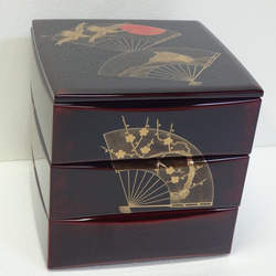 伝統工芸・輪島塗 「三段重」 ～扇面模様 鶴亀・旭日・梅 蒔絵～ 弁当