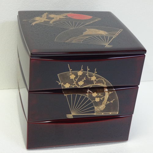 伝統工芸・輪島塗 「三段重」 ～扇面模様 鶴亀・旭日・梅 蒔絵～ 弁当