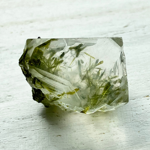 水草〜 エピドートinクォーツ 緑簾石入り水晶 原石 ② 天然石