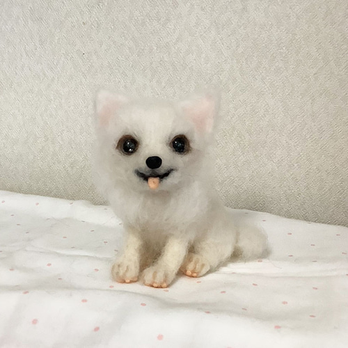 羊毛フェルト にこにこチワワちゃホワイト 羊毛フェルト にこにこ伏せ