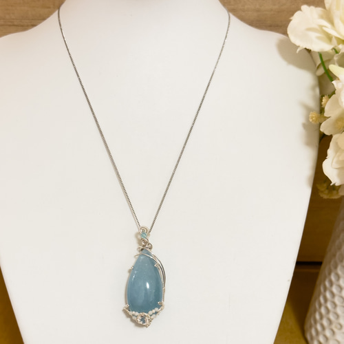 大きな水の雫のようなアクアマリンのワイヤーペンダント ネックレス