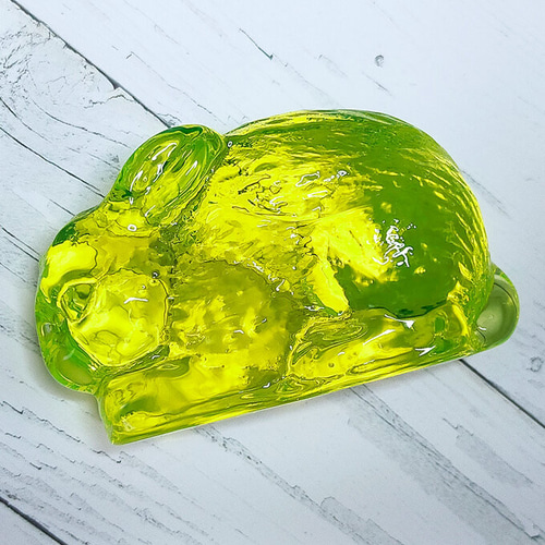 ウランガラス うさぎ（ツヤ有）チェコガラス 置物 ppnalia ウラニウム