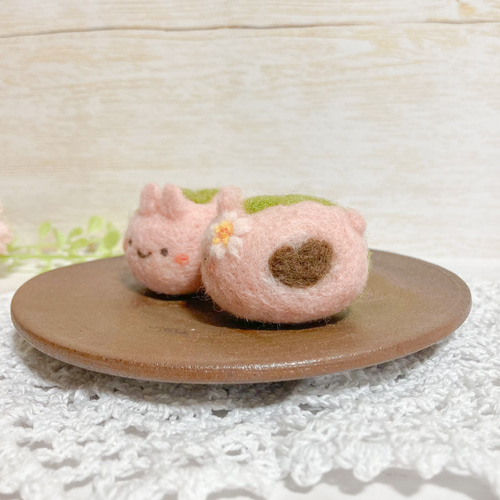 ♡春のうさくらもち♡羊毛フェルトのうさぎ桜餅 マスコット 置き物