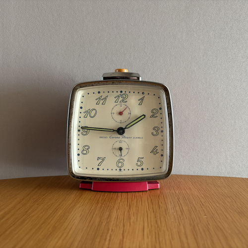国産の古いレトロな目覚まし時計 SEIKO 置き時計 ゼンマイ式 CORONA