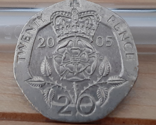 イギリス 20ペンス UK 英国コイン エリザベス女王 2005年 本物硬貨