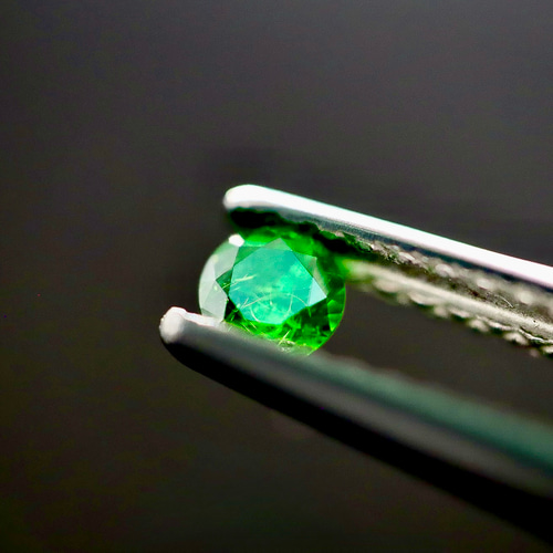 ロシア産 デマントイドガーネット ルース 0.116ct ソーティング付き