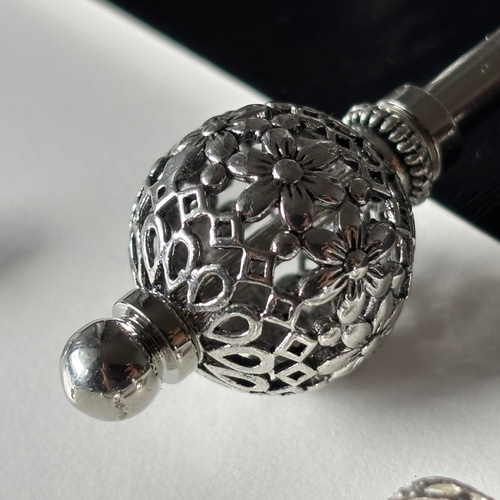 かんざし アジアンエスニック花柄の透かしボールビーズ シルバー 一本