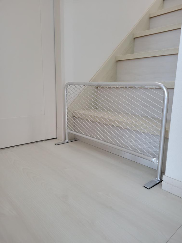 愛犬の侵入脱走防止に！！アメリカンフェンス風バリケード 700×400