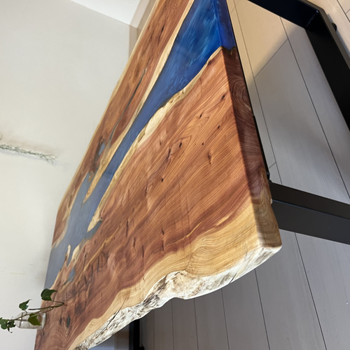 レジンテーブル ローテーブル エポキシレジン リバーテーブル 貝塚伊吹