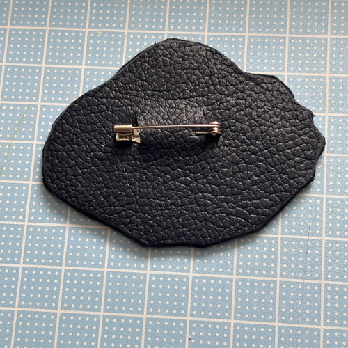 大人気♡たんぽぽブローチ〇ミナペルホネン ブローチ chaki 通販