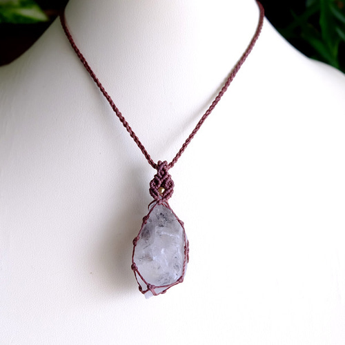 ガネーシュヒマール産 ヒマラヤ水晶原石 マクラメ編みペンダント