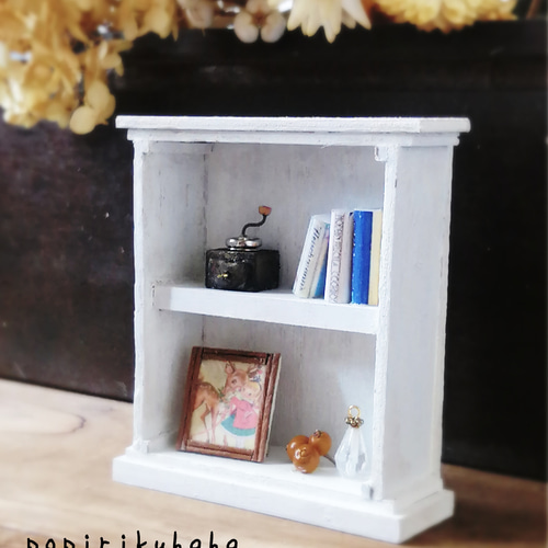 小物も全てセット♪アンティーク風飾り棚 アンティーク・コレクション