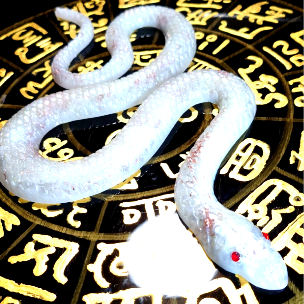 オルゴナイト フクロウ 白蛇の抜け殻 開運 魔除け 金運 家内安全