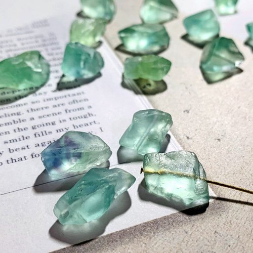 バイカラーベリル原石15/青紫み多め穴あき