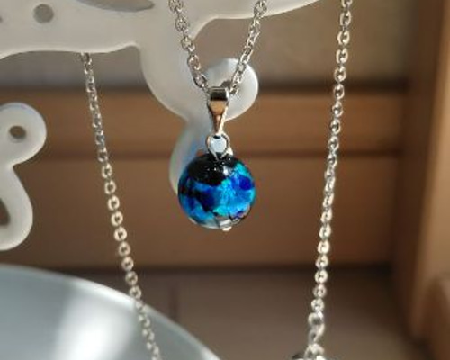 青く光る！ブルームーンたんのネックレスたん！ 青く光る！ブルー