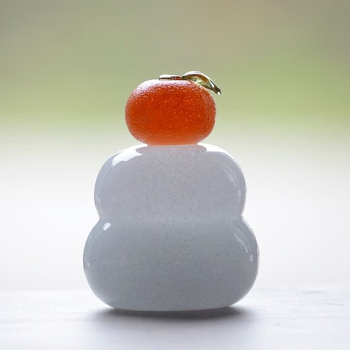 はなび【美品】つぶつぶみかんのモチモチ鏡餅 グラスタイム 組紐付き