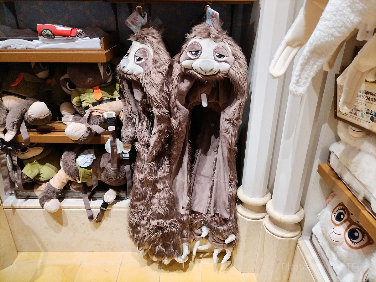 上海ディズニー フラッシュ ナマケモノ ファンキャップ - メルカリ