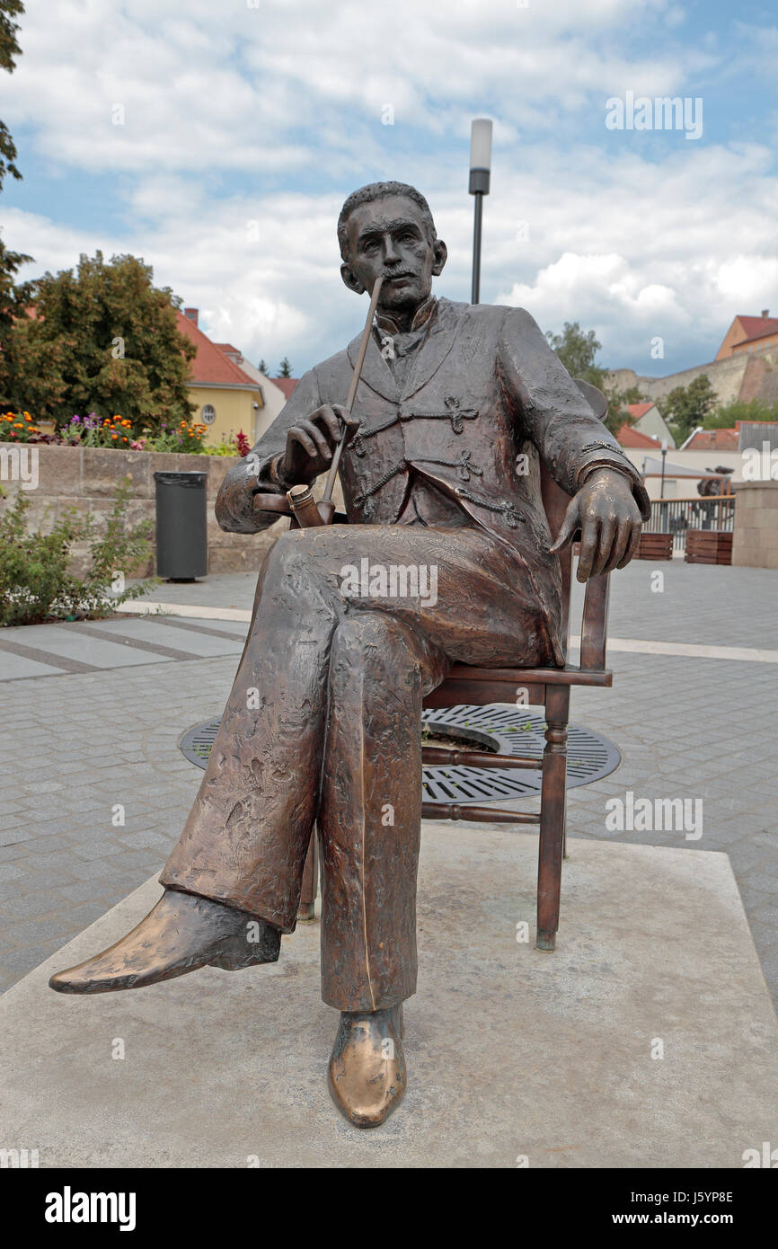 Laszlo Kutasの立像