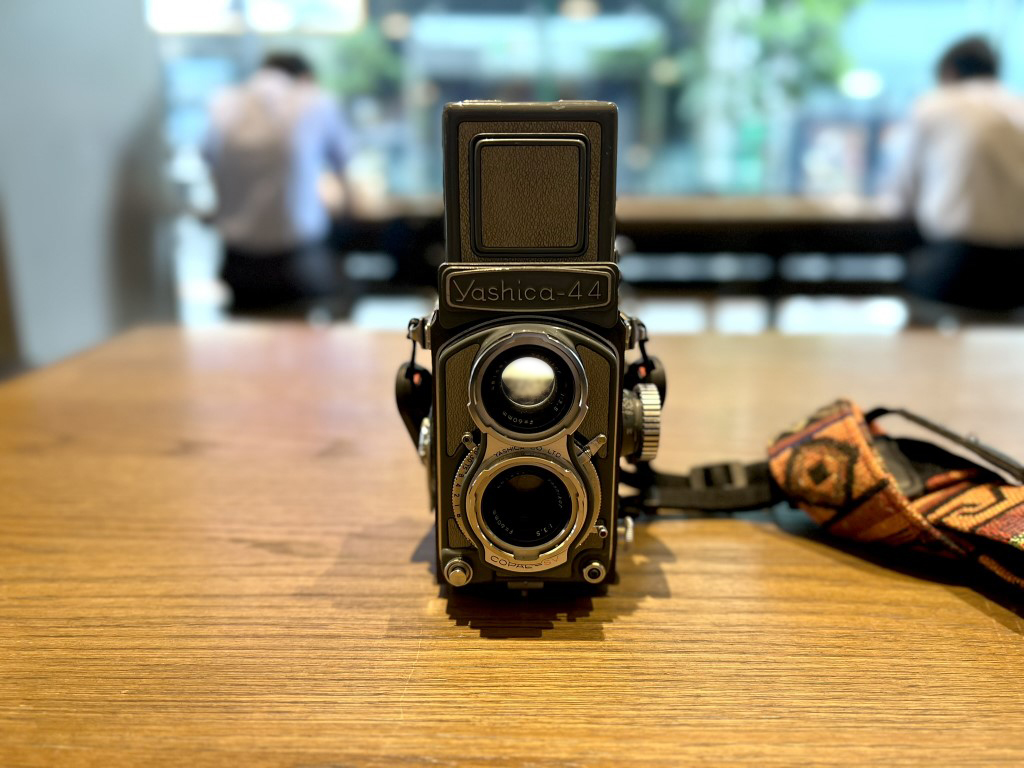 Yashica44（ヤシカ44）という、ベスト判 2眼レフカメラの隠れた人気