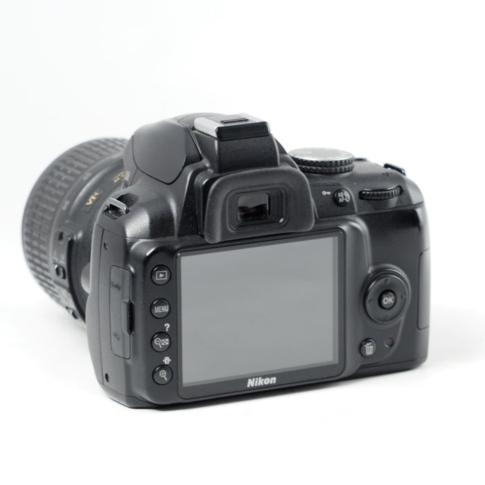 Nikon デジタル一眼レフカメラ D3000 AF-S Nikkor 18-55mm VRレンズ