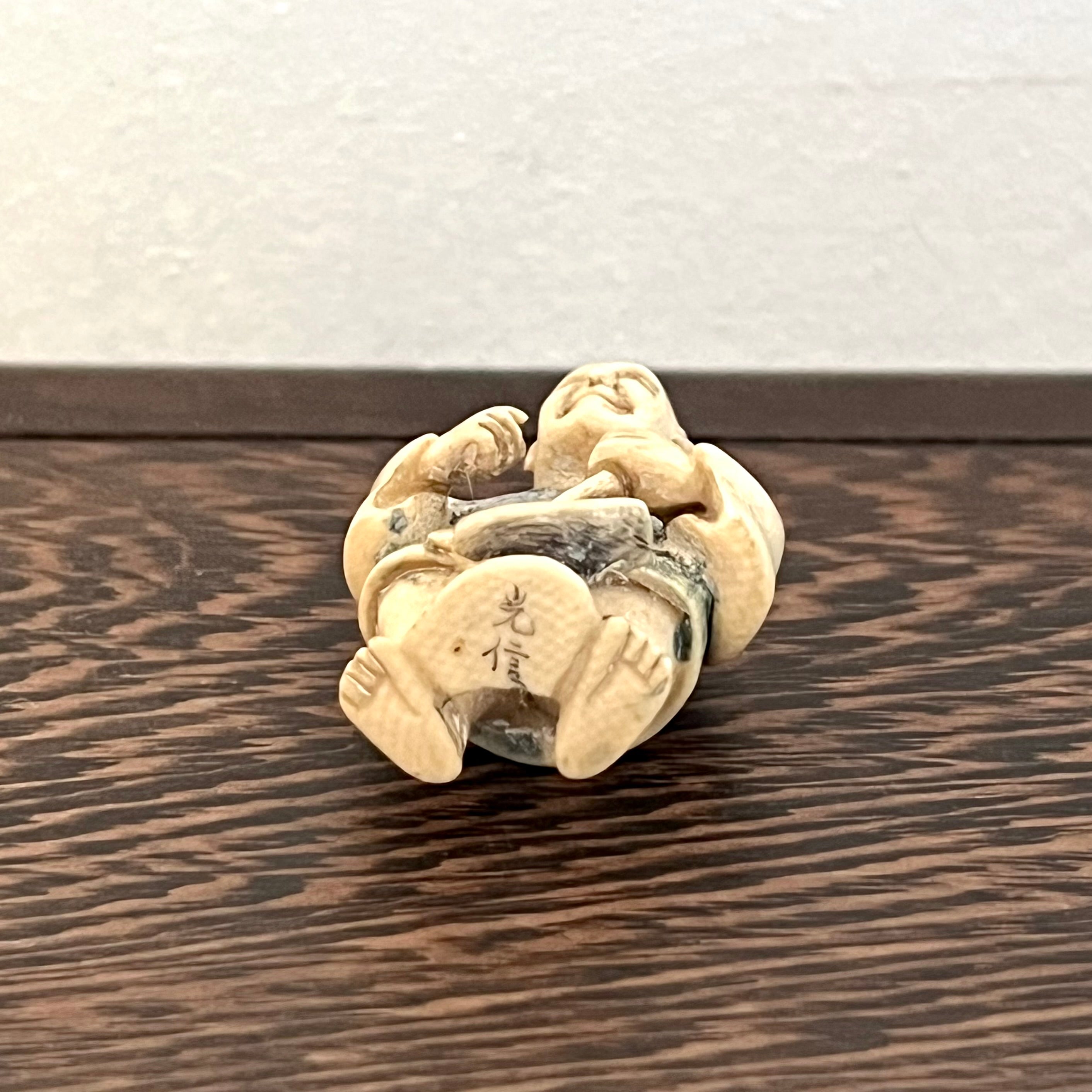 根付 狐 （骨 牙等天然素材） 『光山』銘 2025年最新】骨 根付の人気