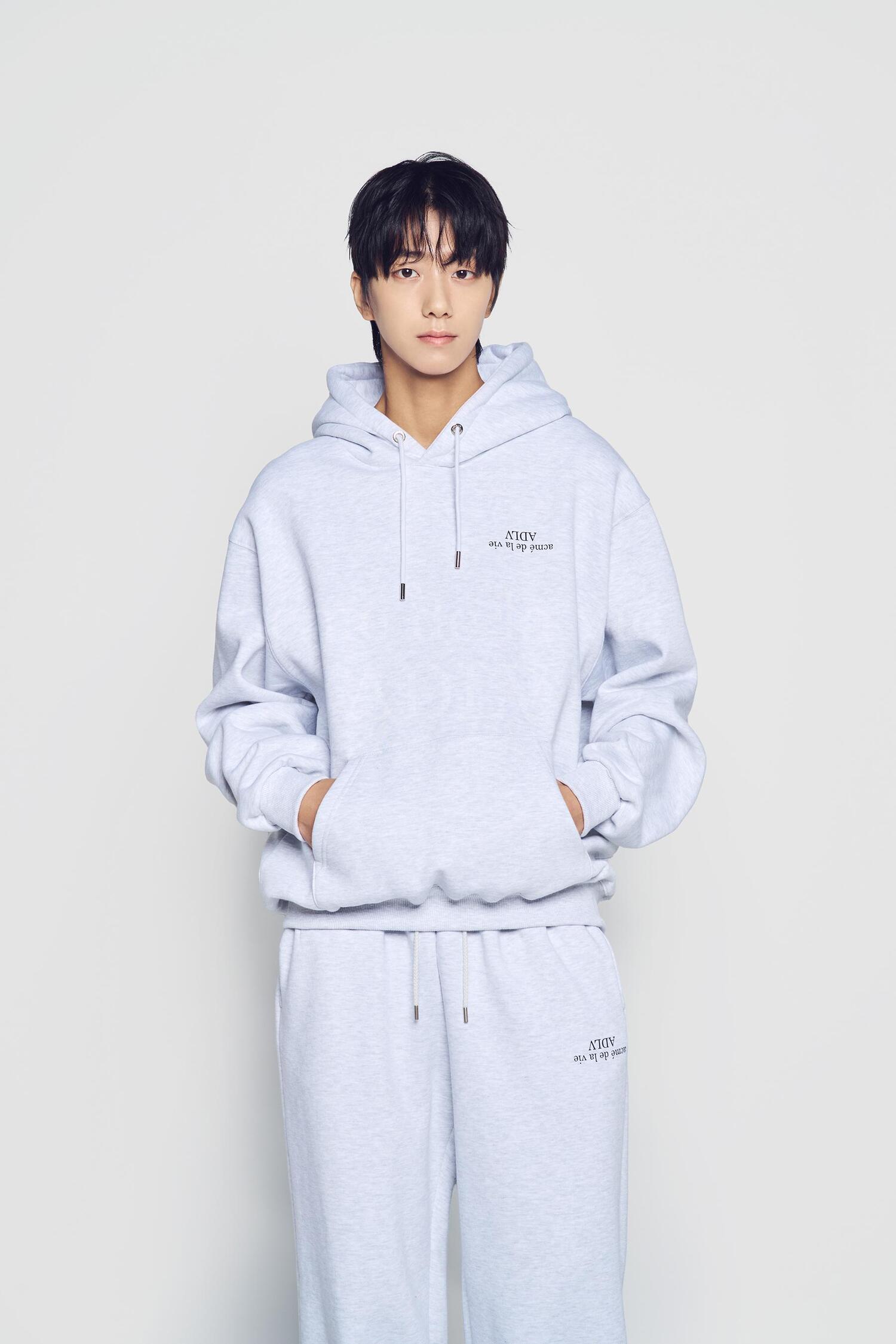 UPSIDE DOWN LOGO NAPPING ZURRY HOODIE | 아크메드라비