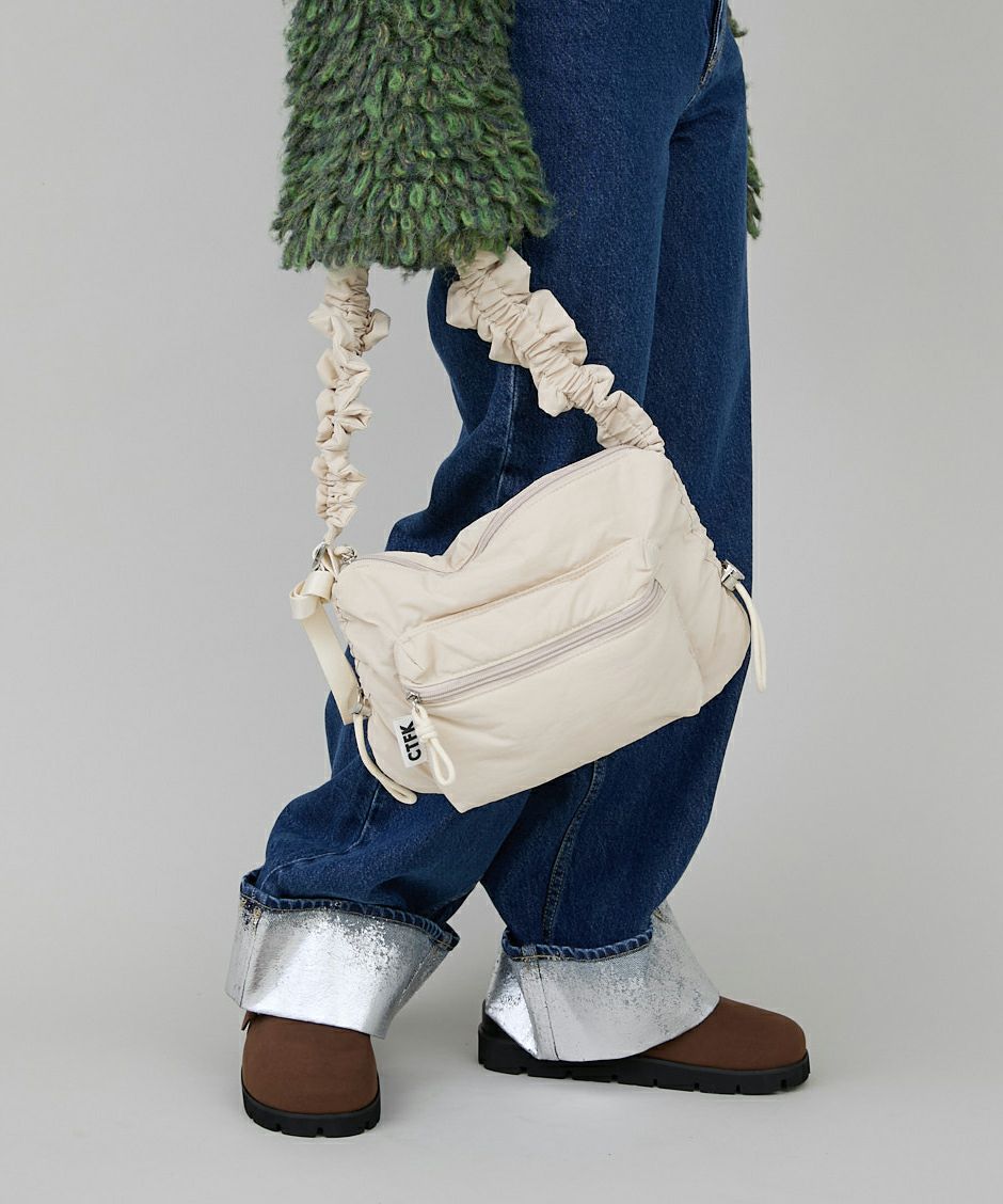 新品】LESSERAFIM KKUROCHET CROSSBODY BAG ≪趣味の編み物をブランド