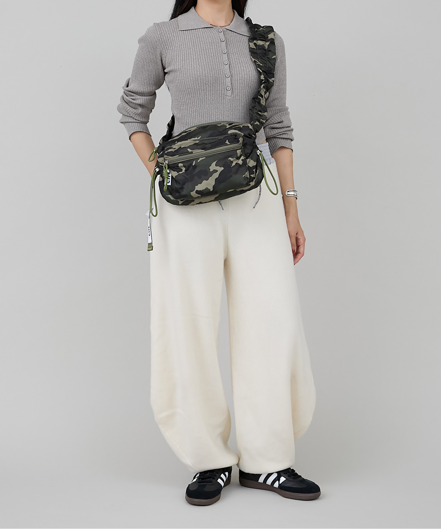 新品】LESSERAFIM KKUROCHET CROSSBODY BAG ≪趣味の編み物をブランド