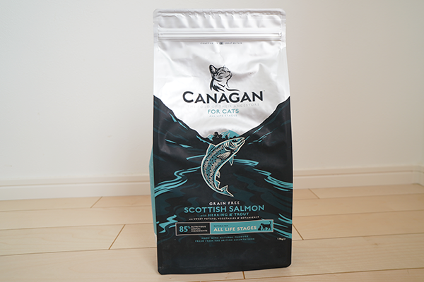 カナガンキャットフードサーモンを購入してレビュー！カナガンチキンと