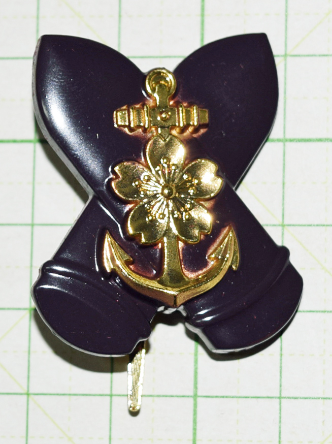 金属製 銃器デザイン バッジ 海軍小銃射撃優等章 金属製 銃器デザイン