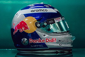 F1 Ferrari セバスチャンベッテル 直筆サイン入1/2ヘルメット F1