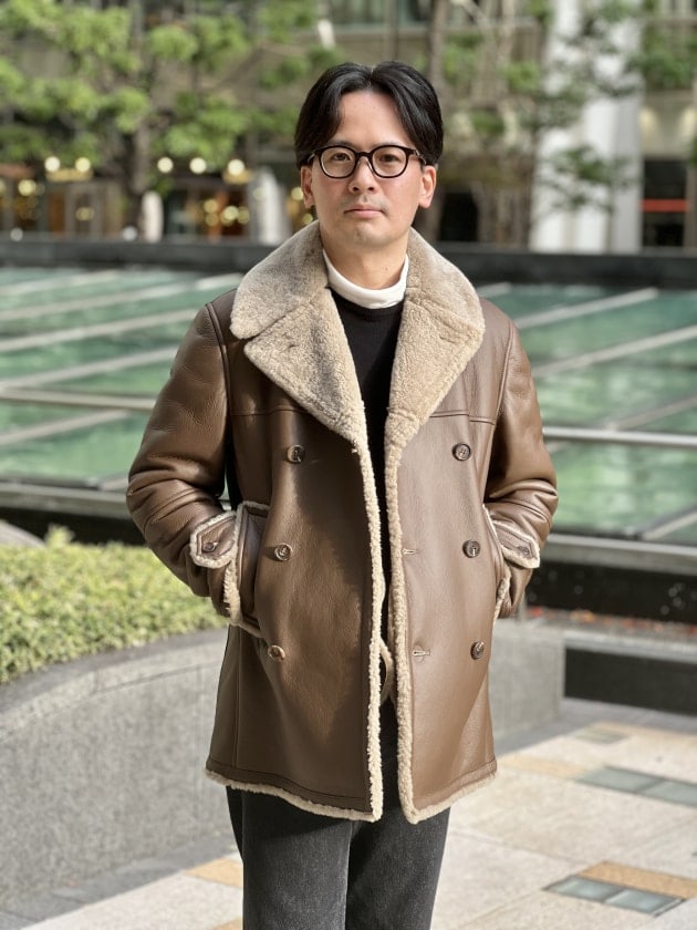 EMMETI〉軽くてしなやかなで着用感にも優れたムートンコートAVON