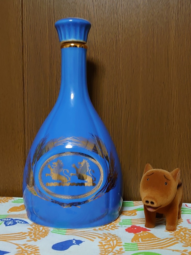 ホワイト＆マッカイ 1990年代ブルー陶器ボトル - 紬とウィスキー