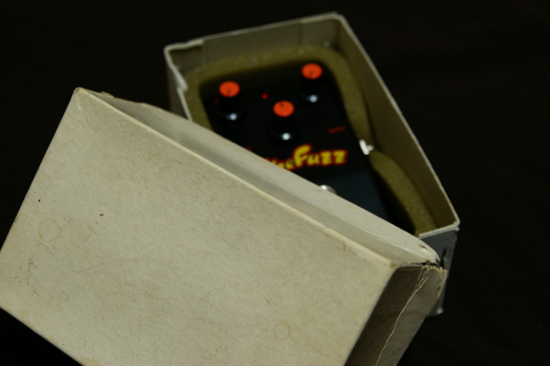 クロサワ楽器 The Fuzz - エフェクター写真館