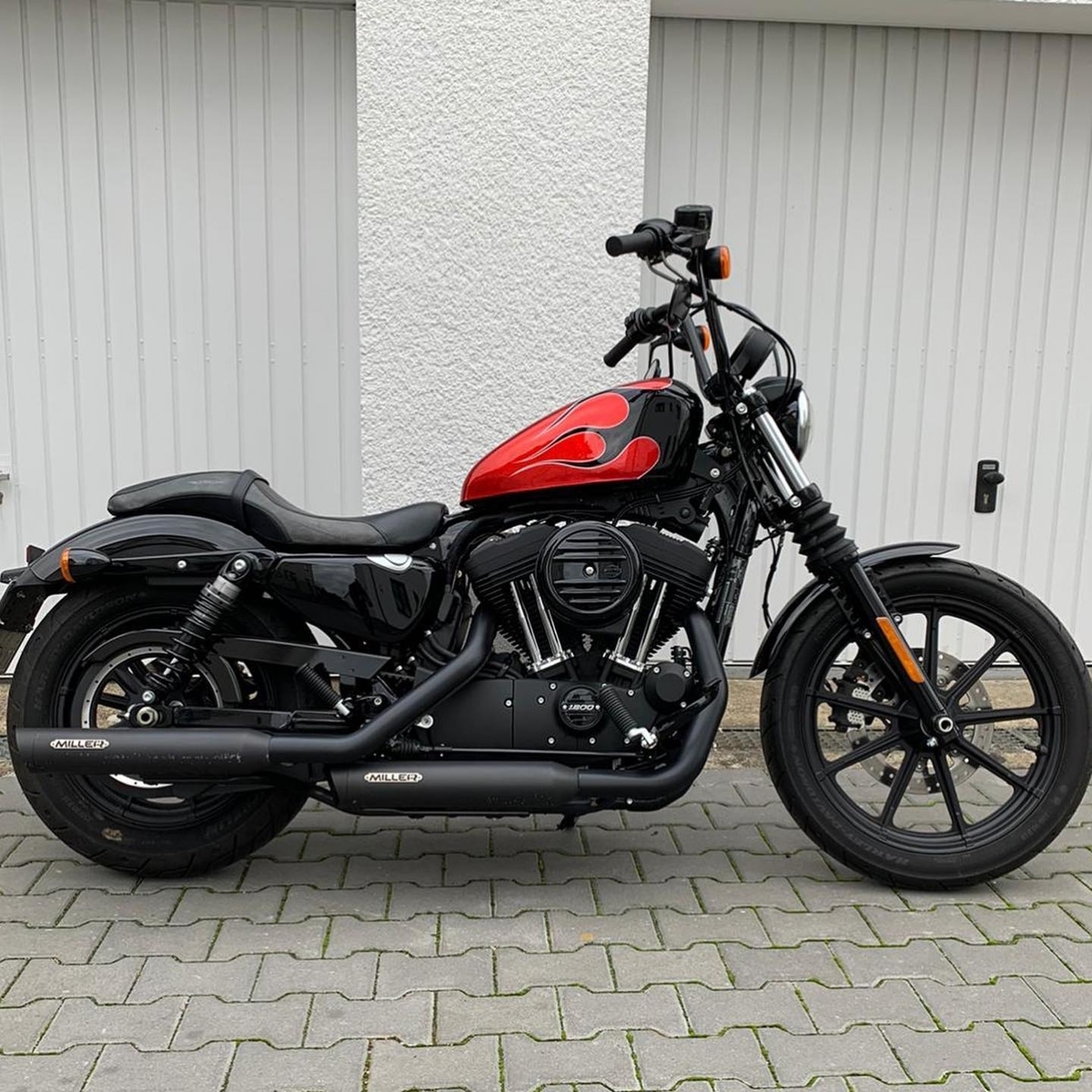 サイモンカスタム タンクカバー グロスグレー ホワイトハンド