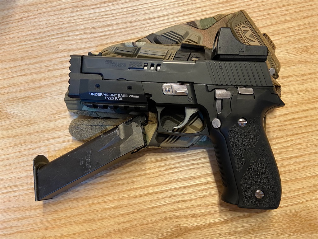 東京マルイ SIG P226 E2 カスタム品