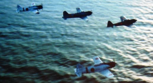 映画「パール・ハーバー」間違い探し第一次攻撃 - ネイビーブルーに恋