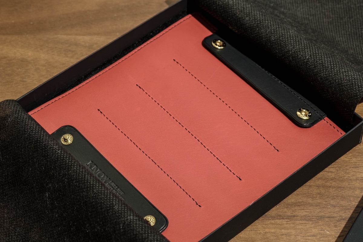 KNOX PEARCE 本革 ロールペンケース ブラック×レッド KNOX PEARCE 本革