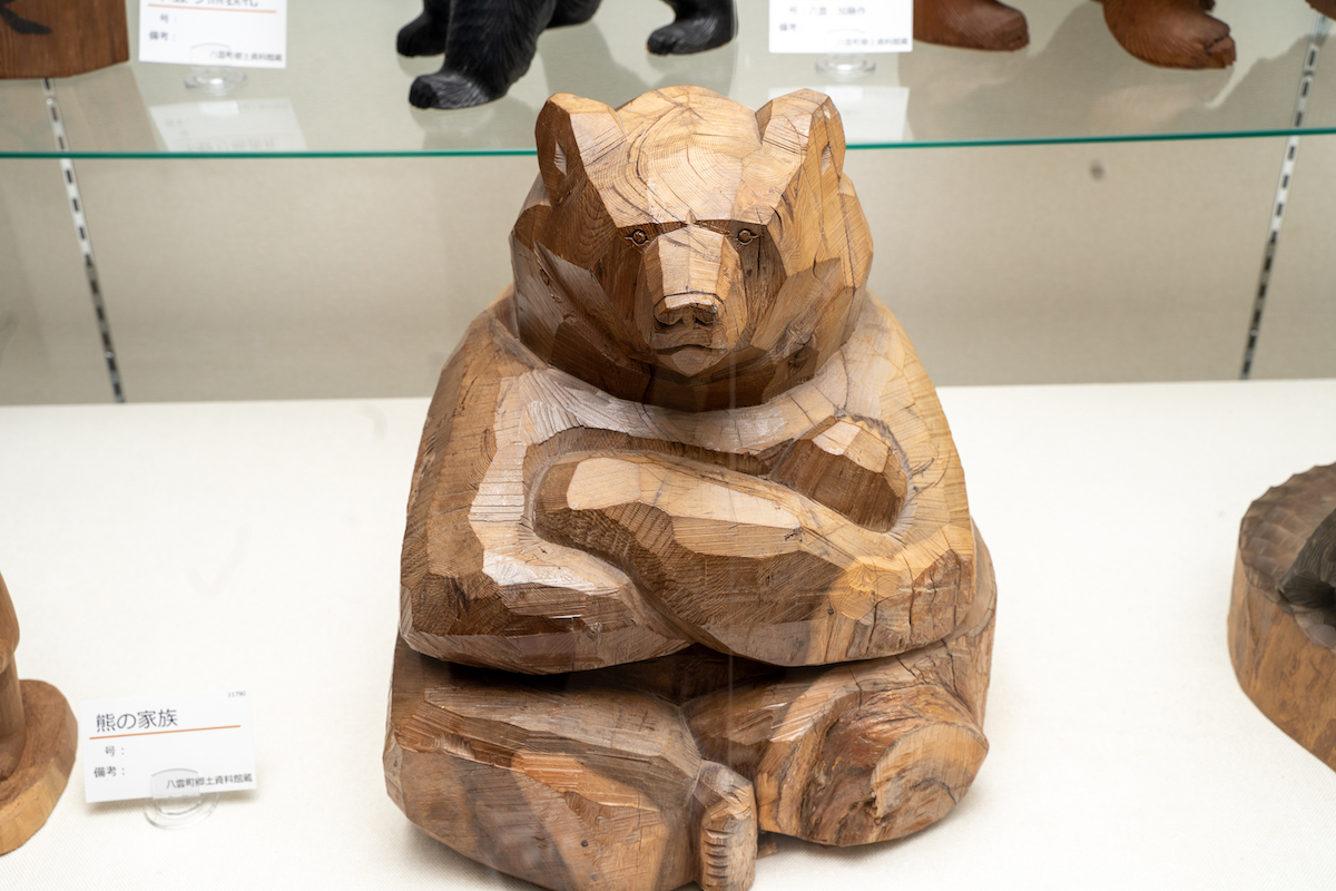木彫 熊 座熊 台座付き 加藤貞夫 八雲 木彫 熊 座熊 台座付き 加藤