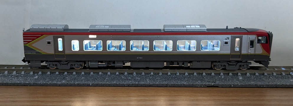 JR四国】Tomixの鉄道模型 2700系特急型気動車に室内灯を