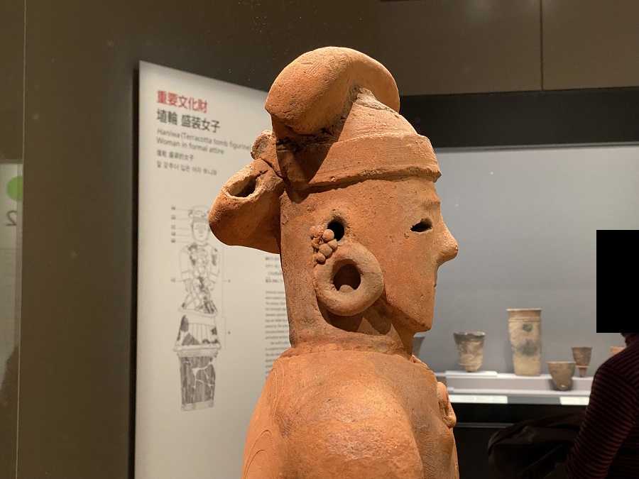東京国立博物館に展示されている、重要文化財「埴輪・盛装女子」 - ね