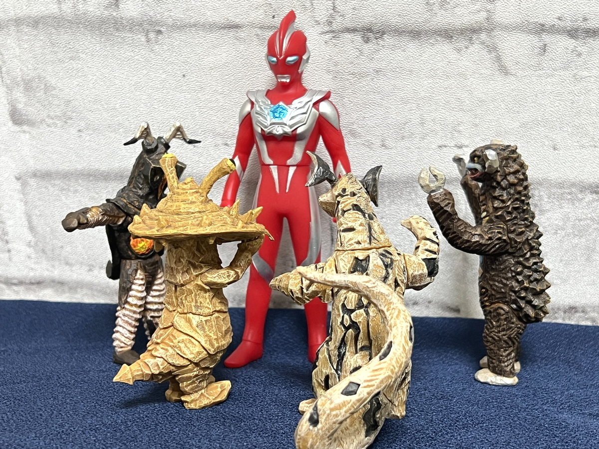 これで800円は安い！木彫り風怪獣フィギュア『はしもとみおのウルトラ